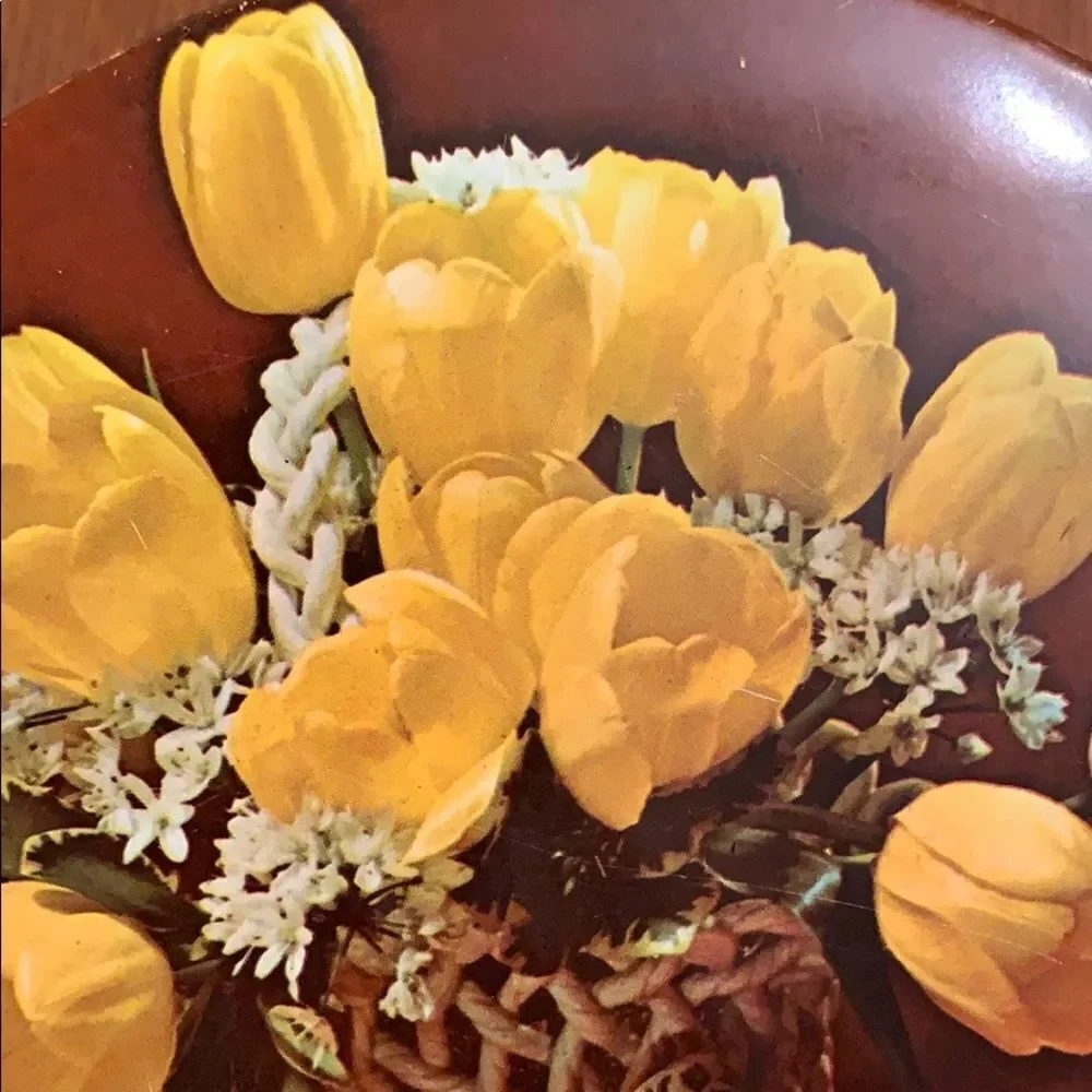 ‎Vintage 50s yellow tulips cookie tin